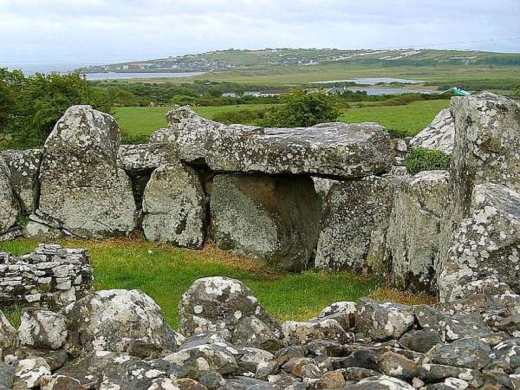 The Benwiskin Centre Ballaghnatrillick Exterior photo